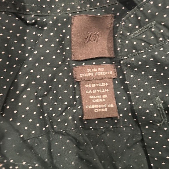 Short sleeve button down with dots - Picture 2 of 2